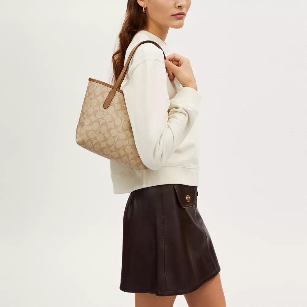 Coach City 23 Сумка-тоут Классическая с золотым логотипом и монограммой Женские сумки-тоут Светло-хаки Светло-коричневый CN733-IMNLJ