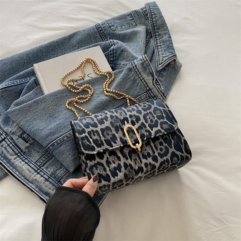 Простая и модная сумка-мессенджер на плечо с леопардовым принтом 2025 осень новая простая в иностранном стиле для поездок на работу ретро цепочка маленькая квадратная сумка