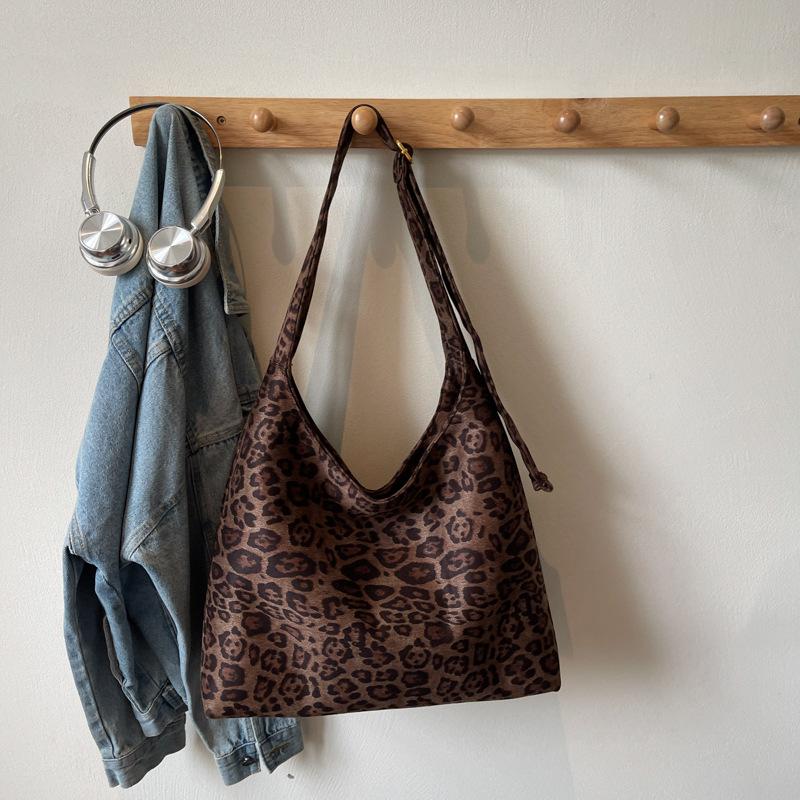 Ретро простая сумка-тоут большой вместимости осень и зима новая нишевая сумка через плечо повседневная для работы модная сумочка