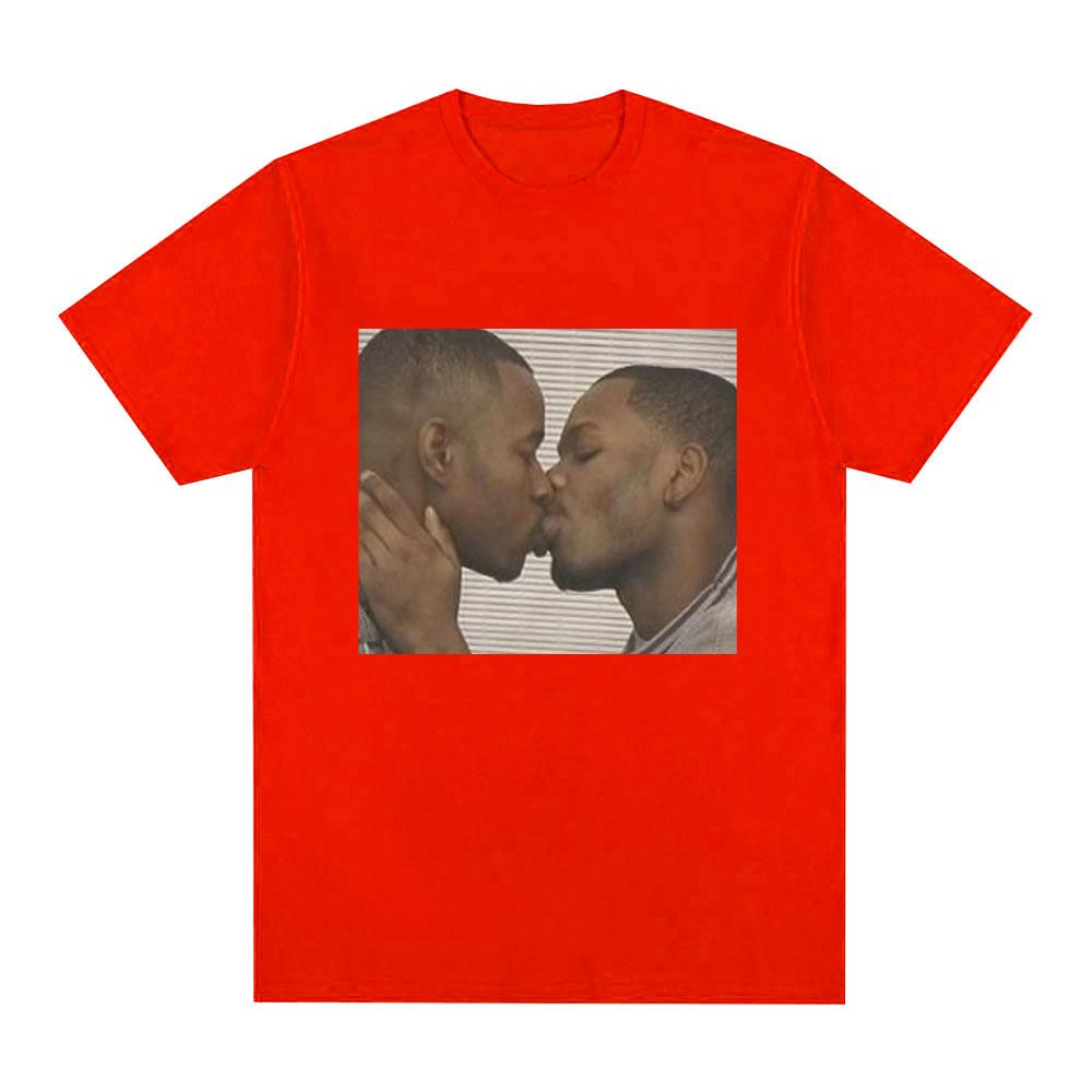 Funny Two Men Kissing Meme T Shirt Men Women Fashion Hip Hop Vintage T-shirt 100% Cotton Casual Loose Short Sleeve T-shirts Tops