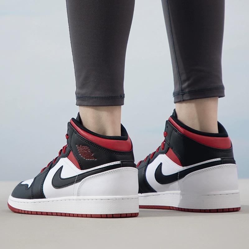 Jordan 1 Mid Gym Red Black Toe GS DQ8423-106