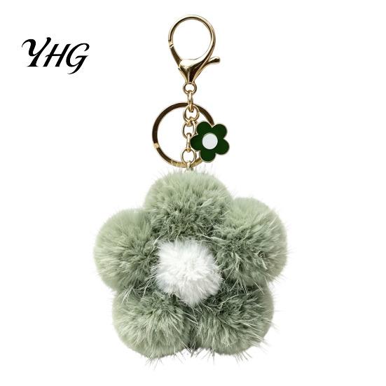 Soft Plush Charm Flower Keychain for Backpack, Fuzzy Floral Keyring Handbags Decorative Accessory Bag Charm, Women Girls Lightweight