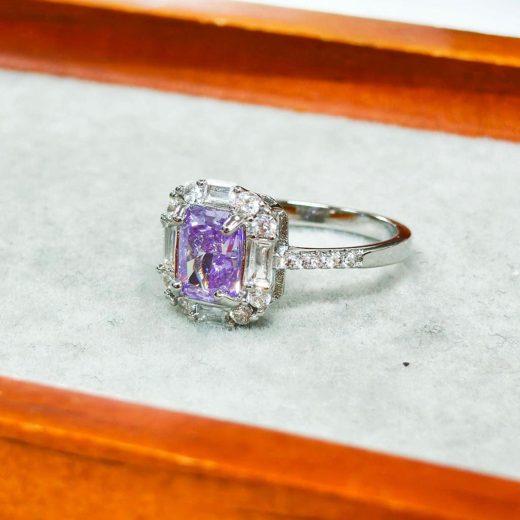 Gessen Jewelry Роскошное прямоугольное кольцо с инкрустацией бриллиантами