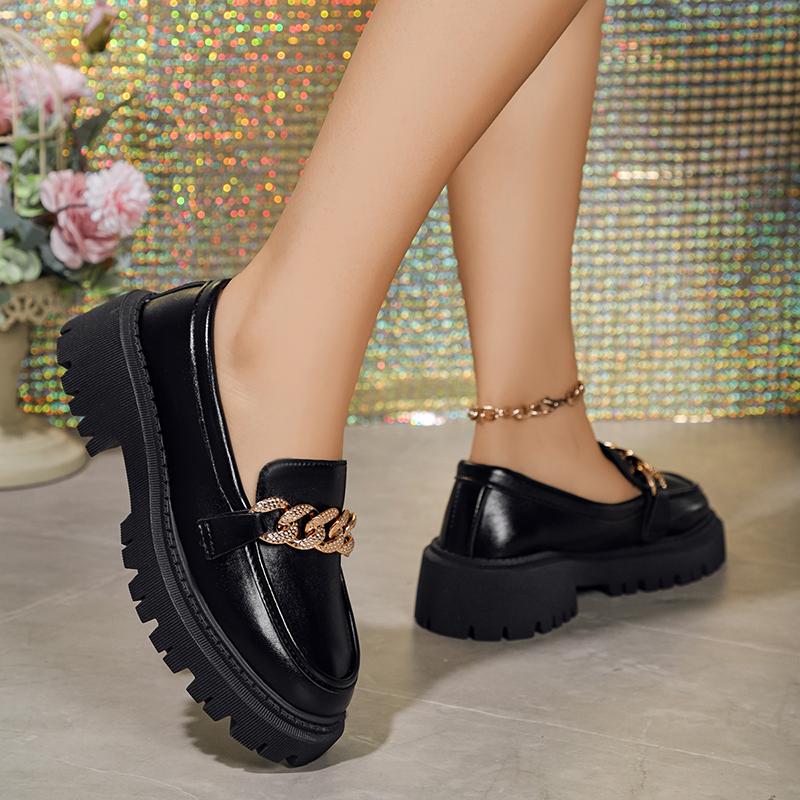 Мода Модные лоферы на платформе с цепочкой и декором Женские черные туфли из искусственной кожи на плоской подошве в стиле колледжа Однотонные туфли для женщин