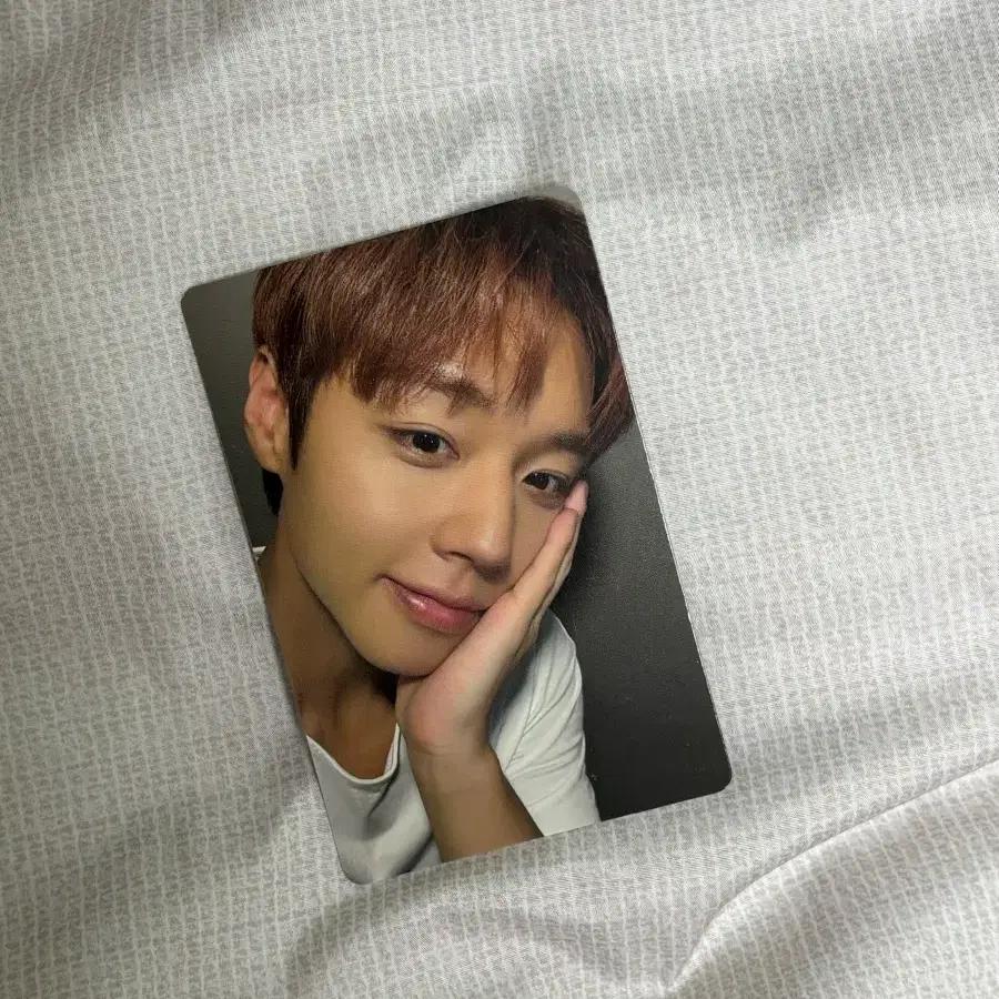 Park Jihoon enters the final encore concert photocard