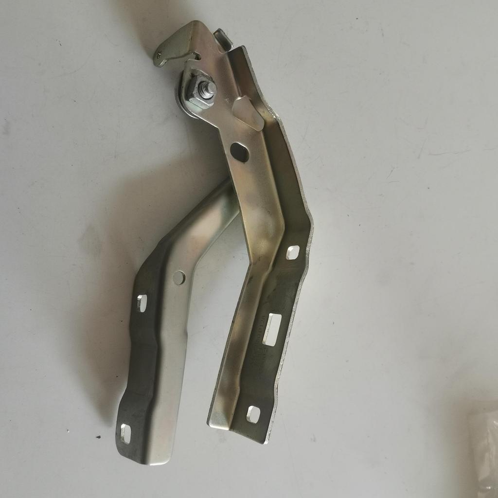 Левая и правая петли капота для Mercedes-Benz GLA X156 (1568800128)