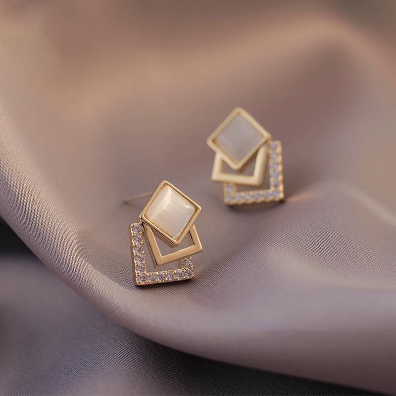 Серебряные серьги-игл с цветком из кошачьего глаза - элегантный, универсальный модный аксессуар для женщин