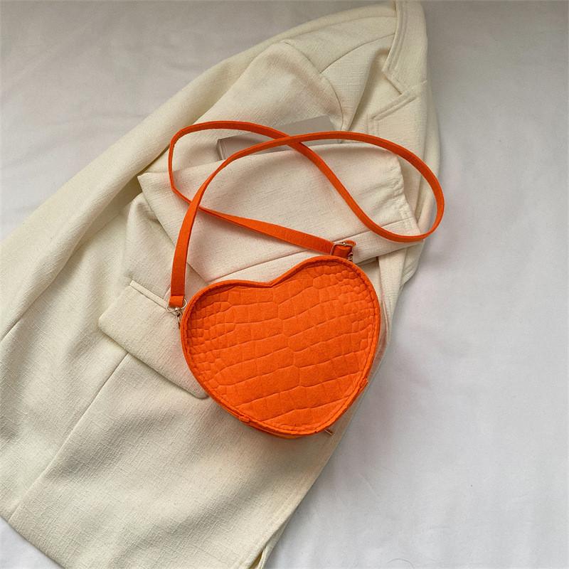 Trendy Minimalist Single Shoulder Bag For Women 2023 Summer New Heart Bag Street Fashion Medium Felt Bag