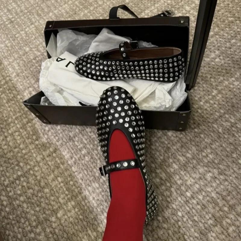 Версия высокого чувства из овчины ~ новые кожаные туфли Мэри Джейн со стразами и заклепками женские туфли балетки на плоской подошве