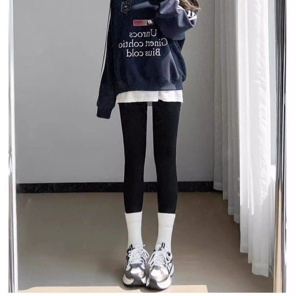 Женские леггинсы цвета овсянки с флисовой подкладкой: Теплые и стройнящие колготки осенне-зимнего уличного стиля для 2025 года