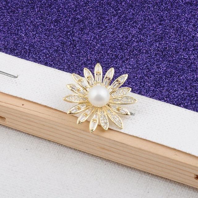 Simple Flower Bee Brooches For Women Daisy Brooch Anti -Glare Pins Shirt Sweater Pin Zircon Clothing Fixed Accessories Jewelry