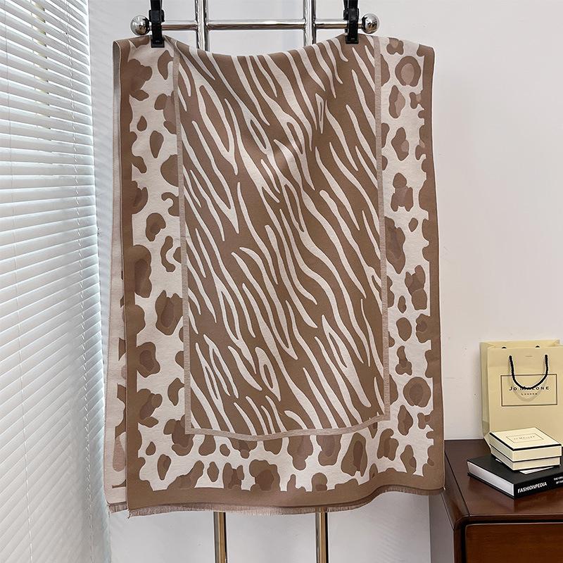 Autumn And Winter Leopard Print Wild Fashion Warm Scarf Unique Personality Sweet Cool Wind Women Air Conditioner Shawl Scarf