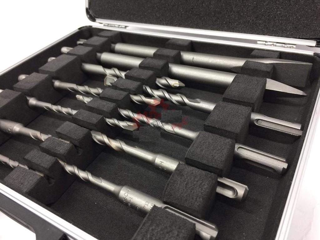 Вибрационная дрель BOSCH SDS PLUS Набор из 11 долот в алюминиевом кейсе 2608578765 Ударная дрель [Товар]