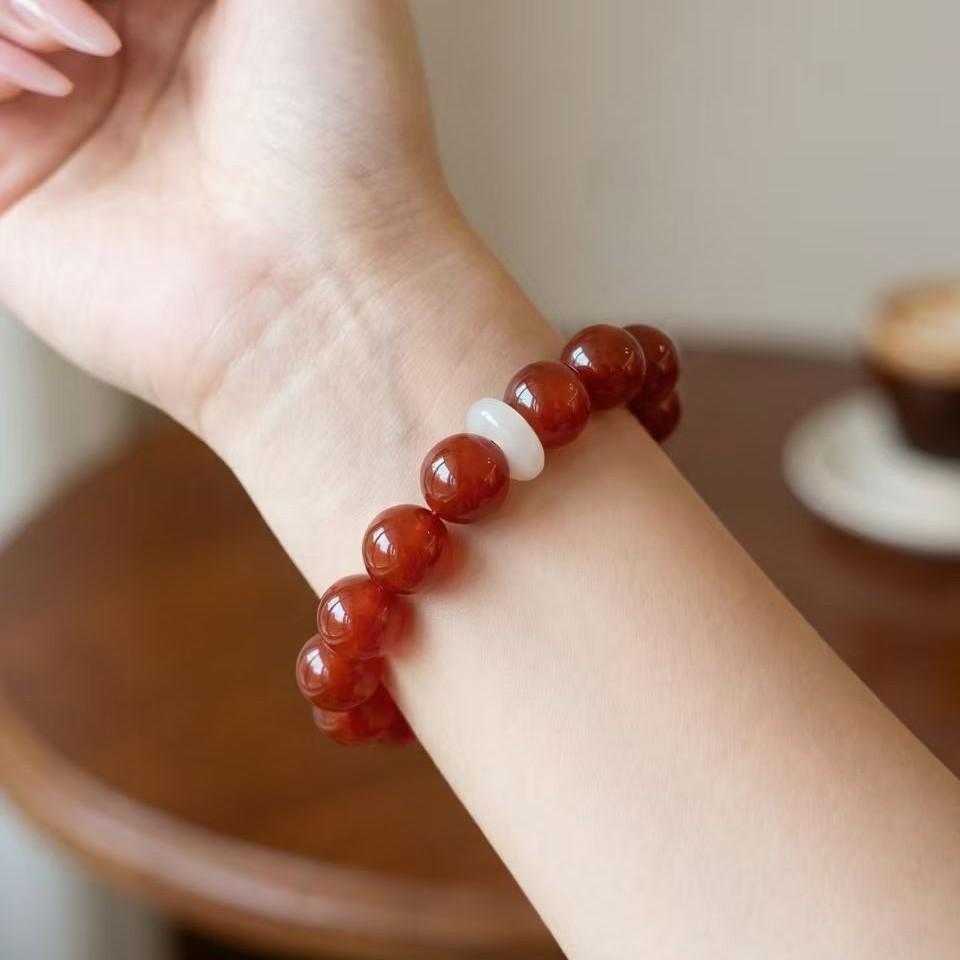 Winter Joy2026Natural Red Agate Crystal Bracelet - High-End Luck-Bringing Amulet for Women