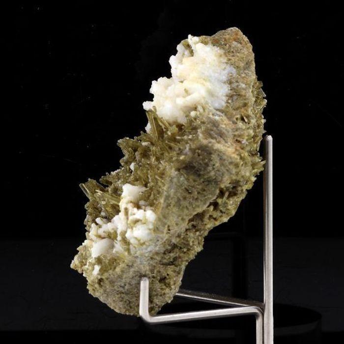 Pierres et Minéraux. Clinozoisite. 198.5 ct. Marine de Scala, Canari, Haute-Corse, France.