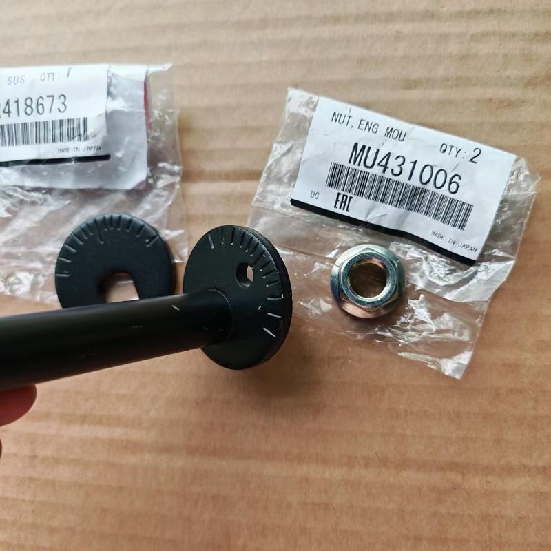 Front Lower Suspension Control Arm Bolt for Mitsubishi Paiero Montero V63 V73 V77 MR418673 MU431006