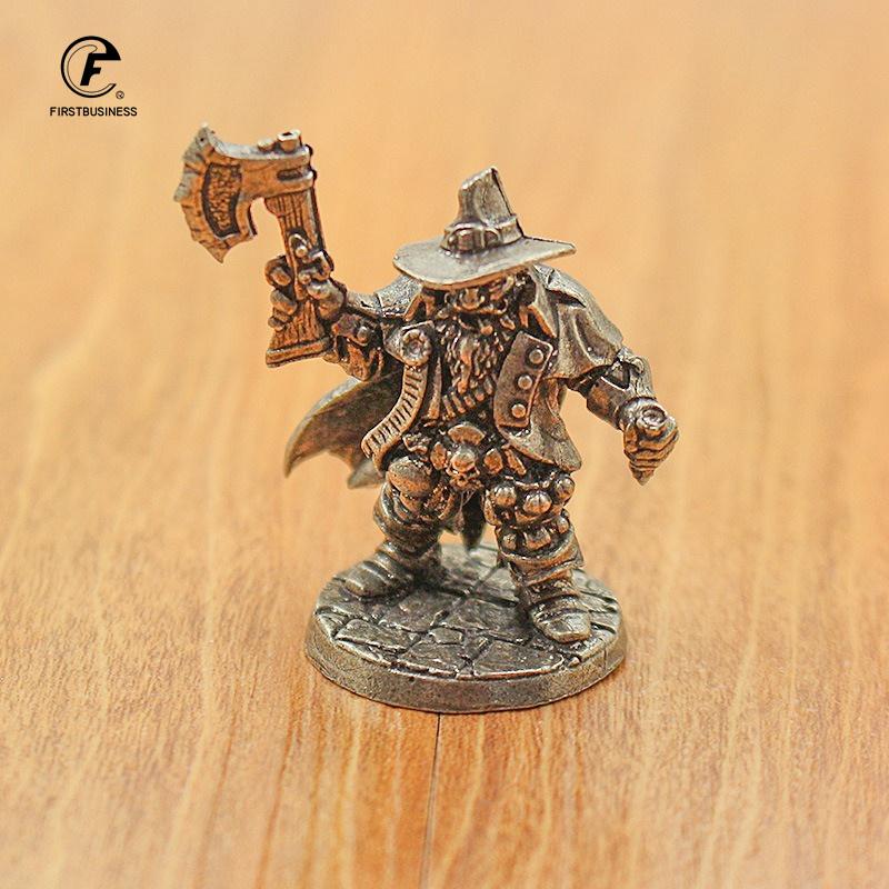 Винтажная миниатюрная статуэтка воина-гнома из белой латуни, настольная игра, модель воина, игрушка, настольное декоративное украшение, ремесло, подарок