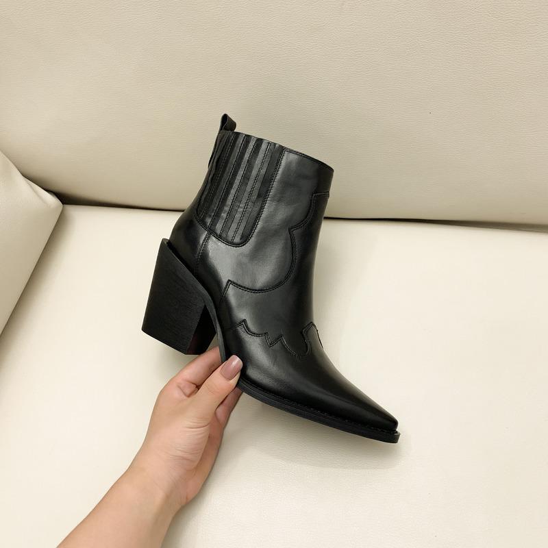 Женские ботинки из натуральной кожи с заострённым носком