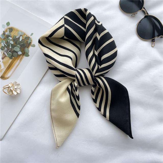 Дизайнерский велюровый квадратный шарф для женщин, шейный платок, галстук, модный маленький клетчатый шарф для волос на запястьях, новый платок, бандана 