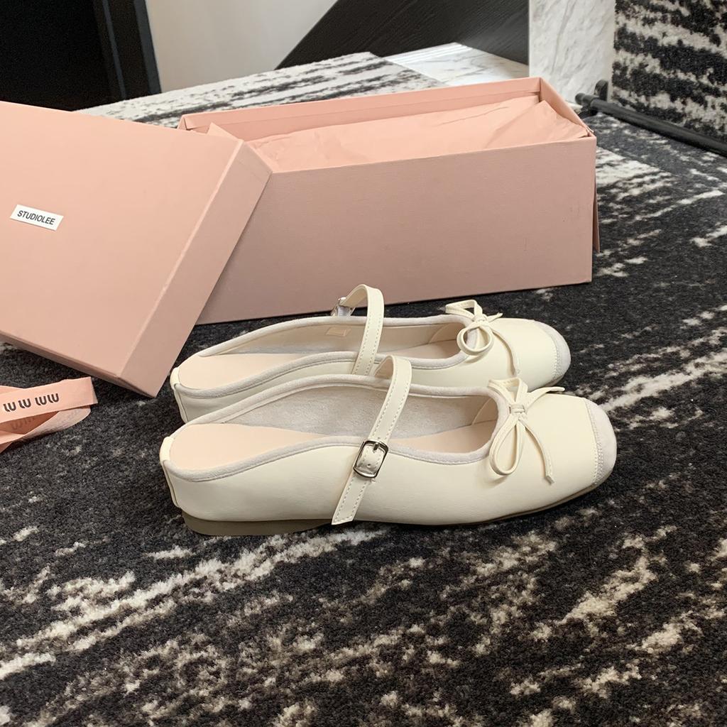 Версия из овчины~ Премиальные серебристые кожаные тапочки с внутренней танкеткой женские летние с бантом, с закрытым носком, на толстой подошве, полутапочки-сандалии