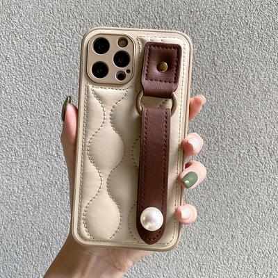Модный кожаный браслет-ремешок с жемчугом и подставкой для iPhone 14 13 12 11 15 16 17 Pro Max 14 Plus, чехол-обложка с браслетом-ремешком «Волна»