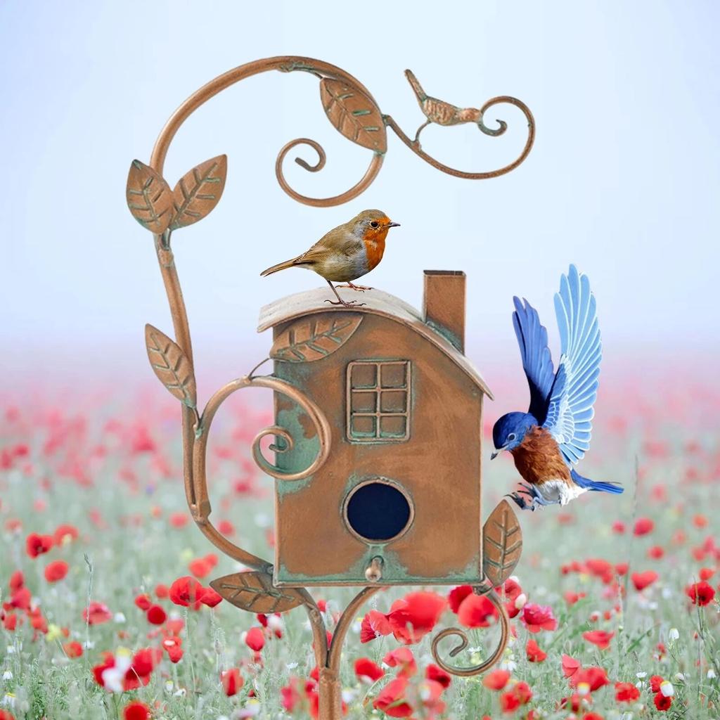 Садовая кола Скворечник Привлекательная кормушка для птиц Изысканные садовые колья Металлическое искусство со стержнем Кормушка для скворечника для домашнего садового декора