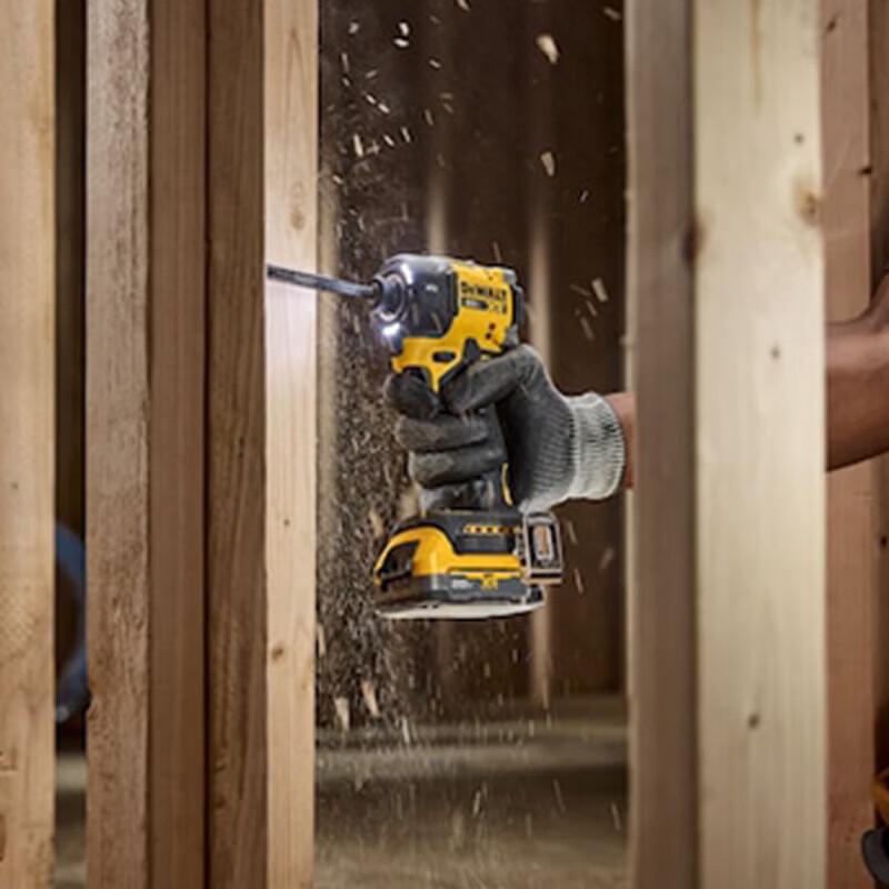 DEWALT 20V MAX* Brushless Hydraulic Impact Driver CN plug (adapter included)