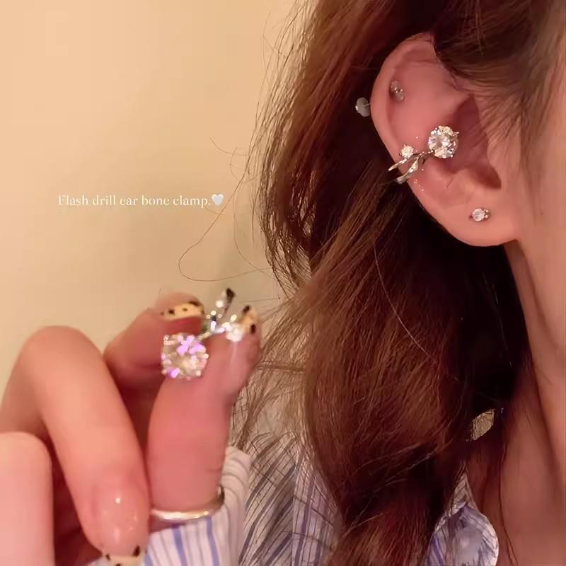 Маленькая циркониевая клипса для ушных косточек в виде лампочки, без прокола ушей, уникальная и красивая, высококлассное чувство, легкие роскошные серьги для темперамента