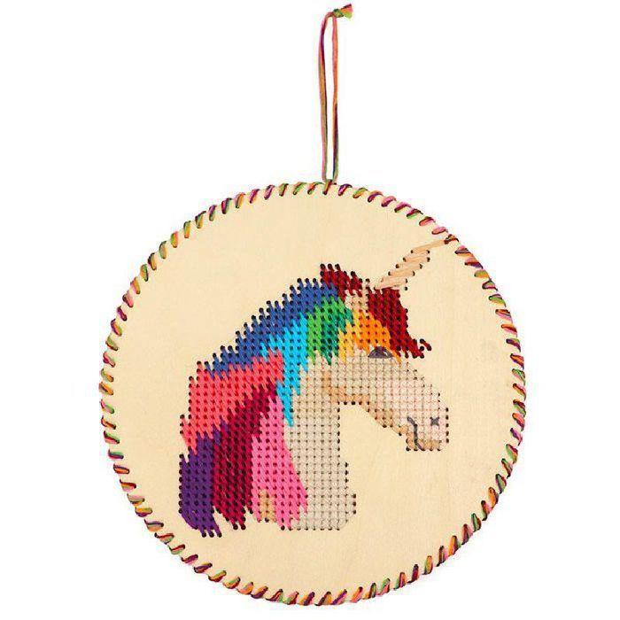Kit de broderie - GRAINE CRÉATIVE - Licorne - 12 échevettes - Suspension en bois - 22 cm