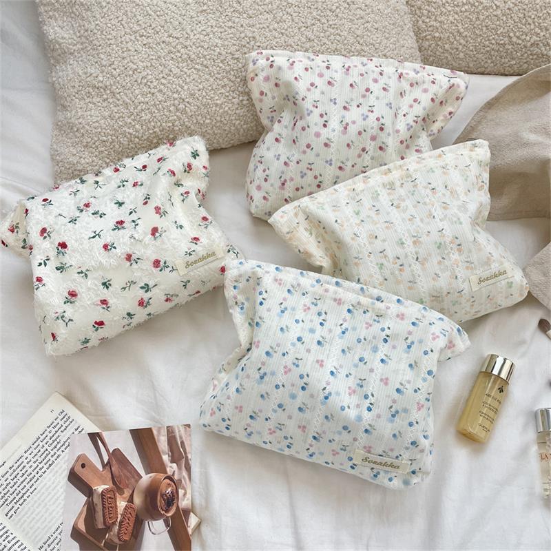 Милые кружевные цветочные женские косметички, портативный женский клатч, сумка для помады и макияжа для поездок на работу, женская сумка для хранения большой вместимости