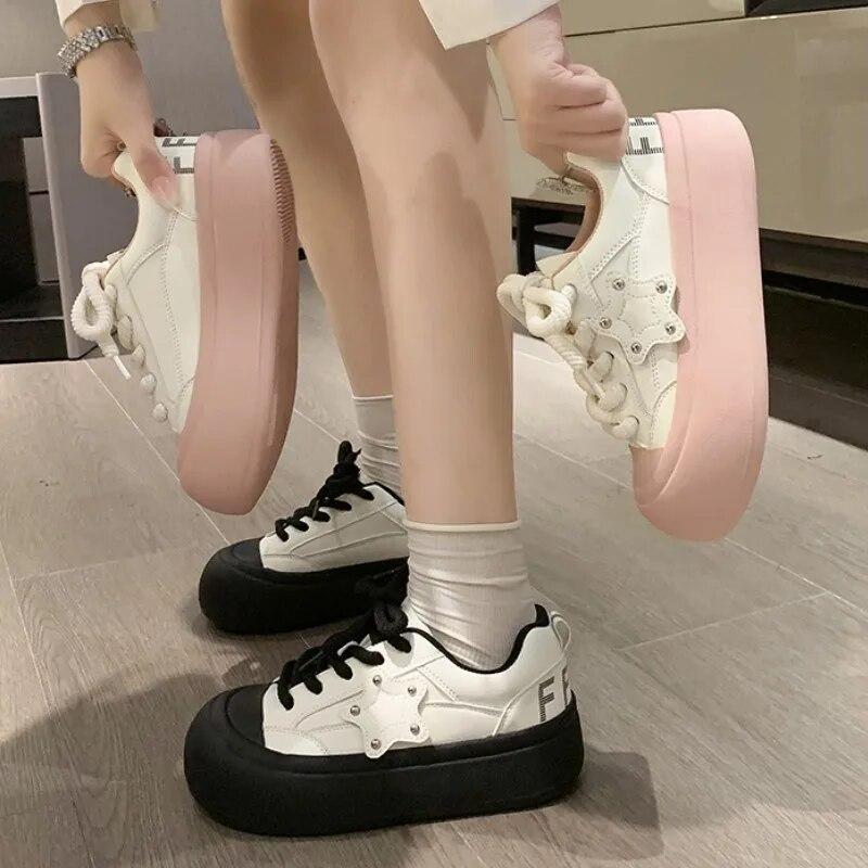 Кроссовки Женская обувь на платформе Спортивная весна Kawaii Lolita Повседневная теннисная женская корзина Черная вулканизированная мода для бега