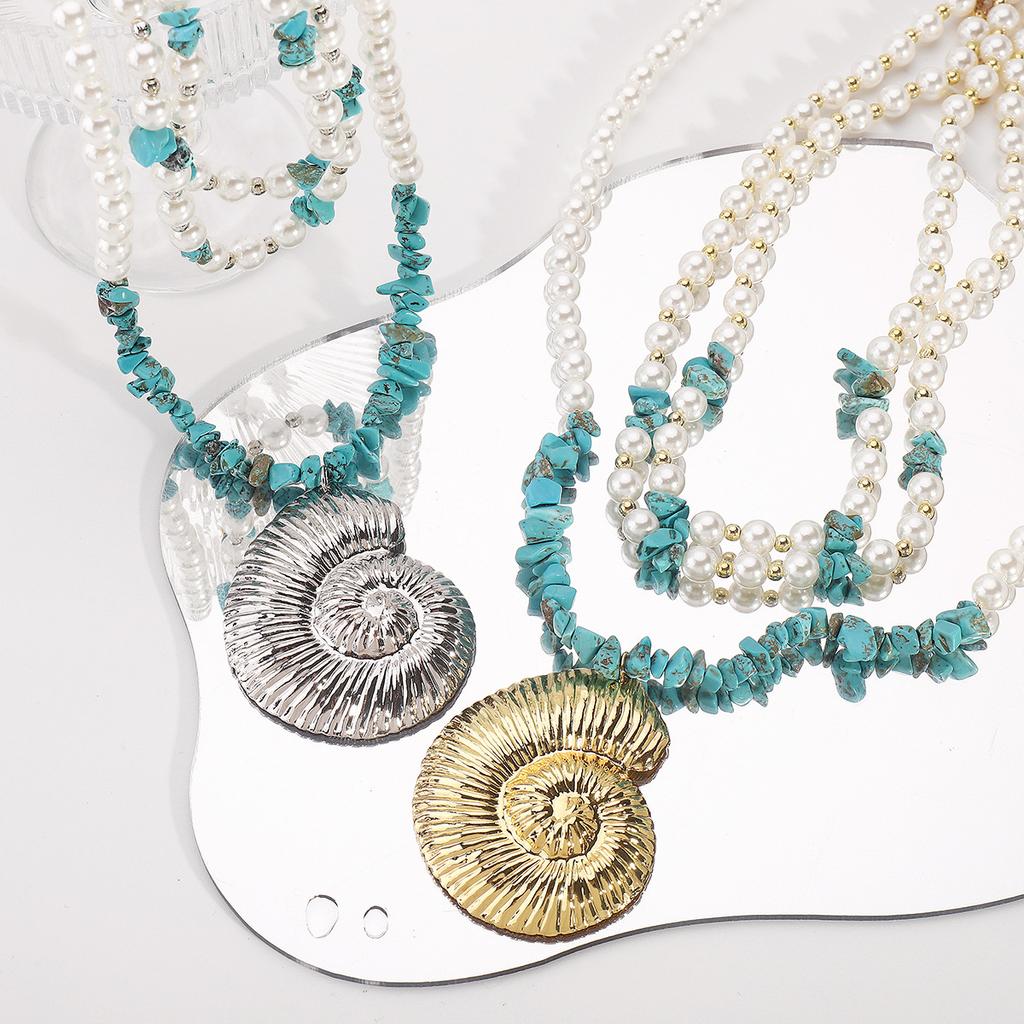 European and American Beach Holiday Wind Conch Pendant Necklace Summer Fresh Pearl Gravel Multilayer Necklace