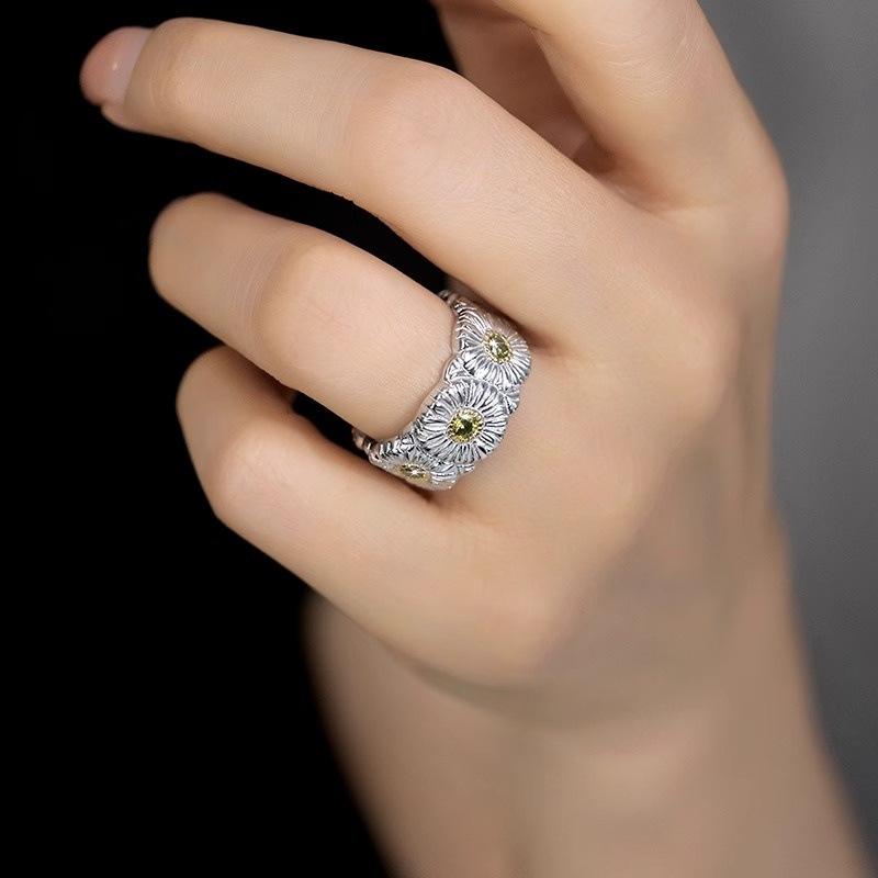 Small Daisy Ring Women's New Open Ring Gold-plated Diamond Cloth Ring