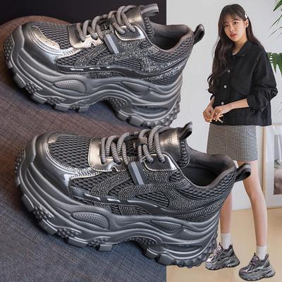 Осень 2025 новые кожаные туфли на платформе в стиле «папины кроссовки» женские туфли с небольшой высотой, увеличивающей рост, популярные повседневные спортивные женские туфли с горячими бриллиантами