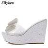 Модные прозрачные шлепанцы Eilyken из ПВХ для женщин, летние босоножки на платформе с бантом и кристаллами, на танкетке, размеры 34-40