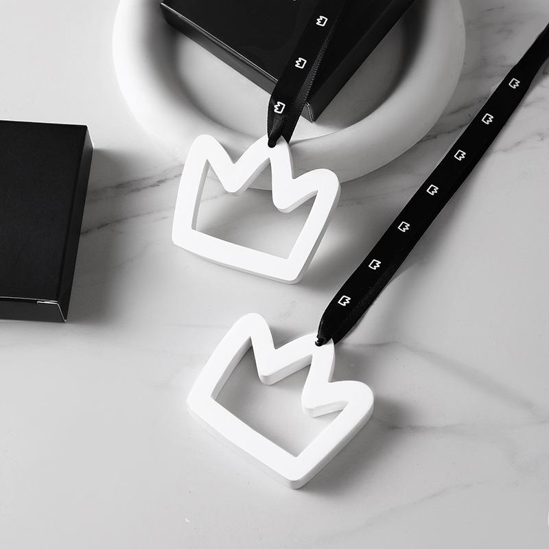 Crown Plaster Car Freshener: Long-lasting Aromatherapy Stone for Odor Removal and Wardrobe Freshness.