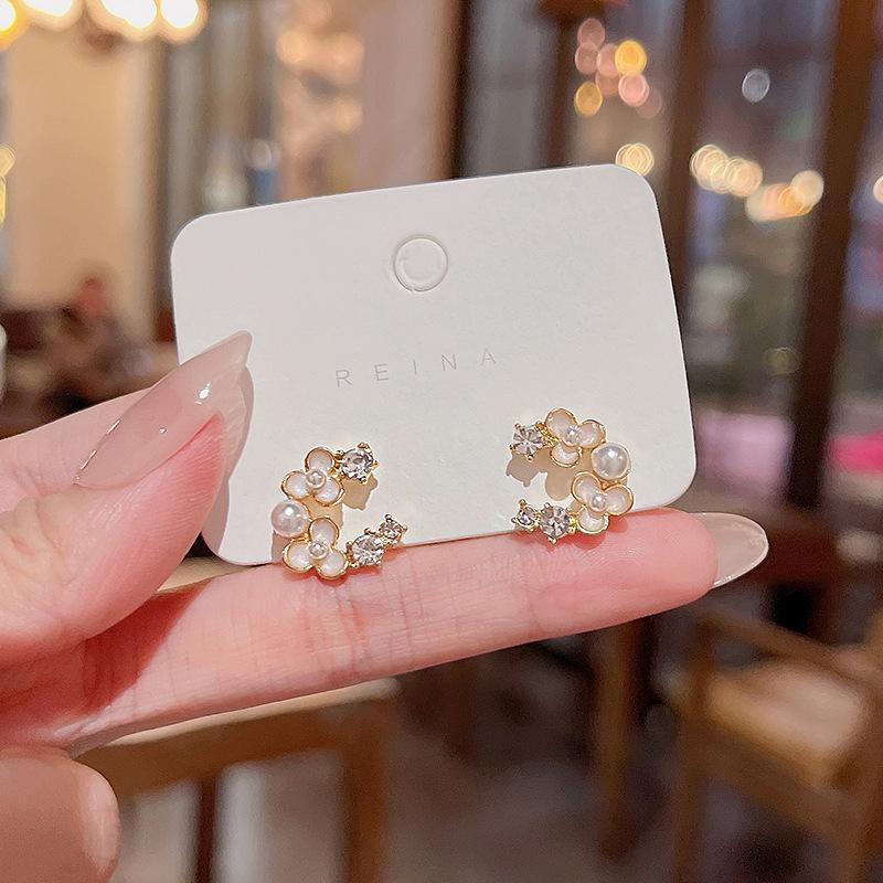 Серьги-пусеты из серебра 925 пробы, маленькие, свежие, универсальные, в виде цветков, женские, легкая роскошь, нишевые, премиальные, с жемчугом