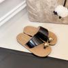 Удобные шлепанцы на плоской подошве одним словом, крутые шлепанцы, женская летняя обувь, новая модная металлическая пряжка, шлепанцы с закрытым носком