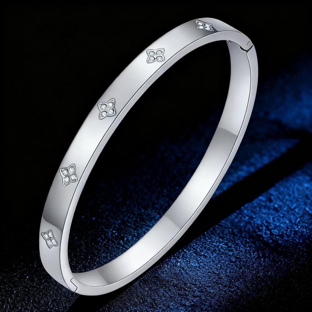 Flower Temperament Stainless Steel Bracelet Four-leaf Clover Titanium Steel Bracelet Light Luxury