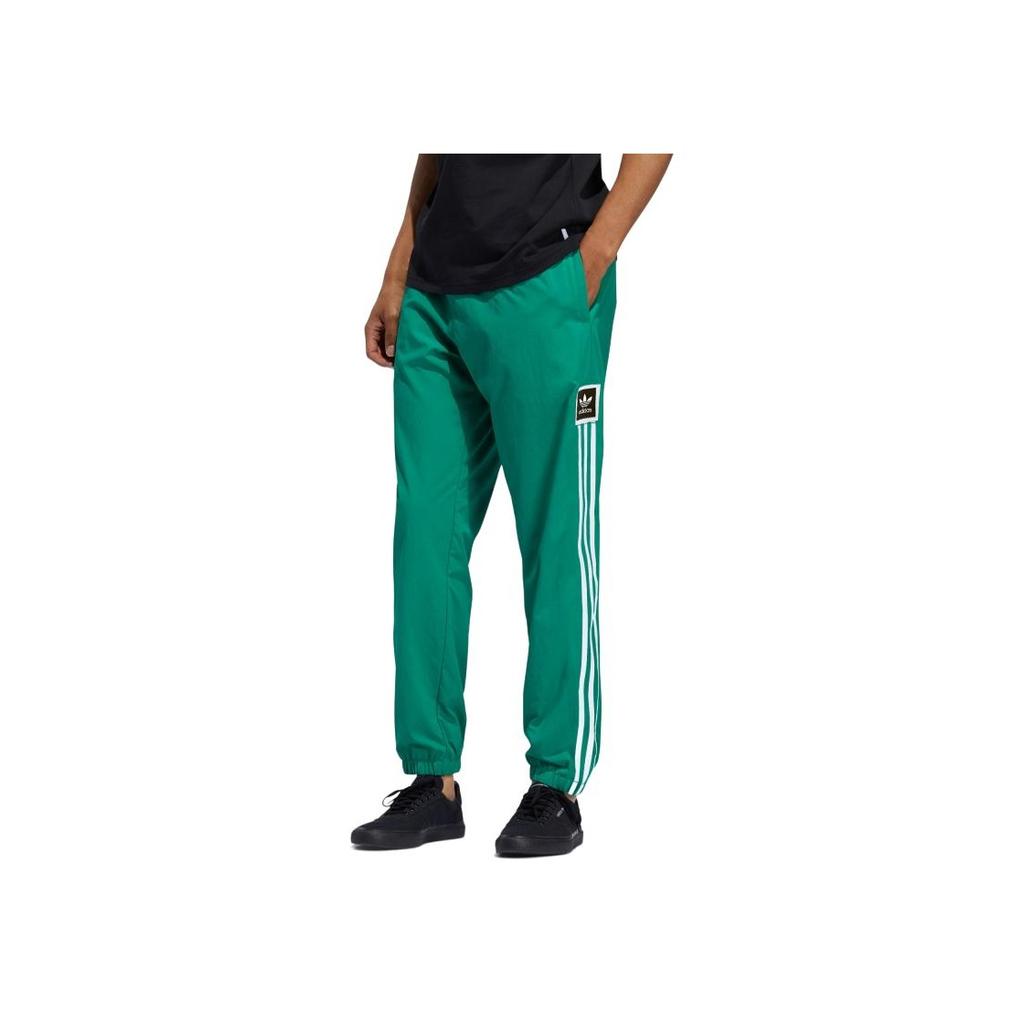 adidas Стандартные ветровые брюки Originals Trefoil, зауженный крой, мужские брюки дымчато-зеленого цвета EC3314