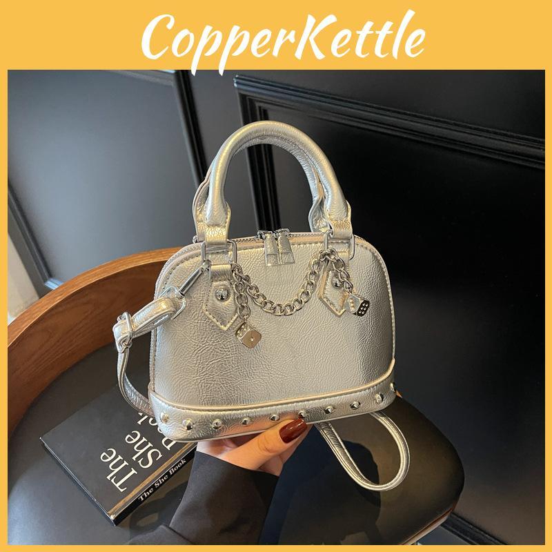 Изысканная сумка-клатч Шампань для повседневной носки с цепочкой и застежкой-молнией