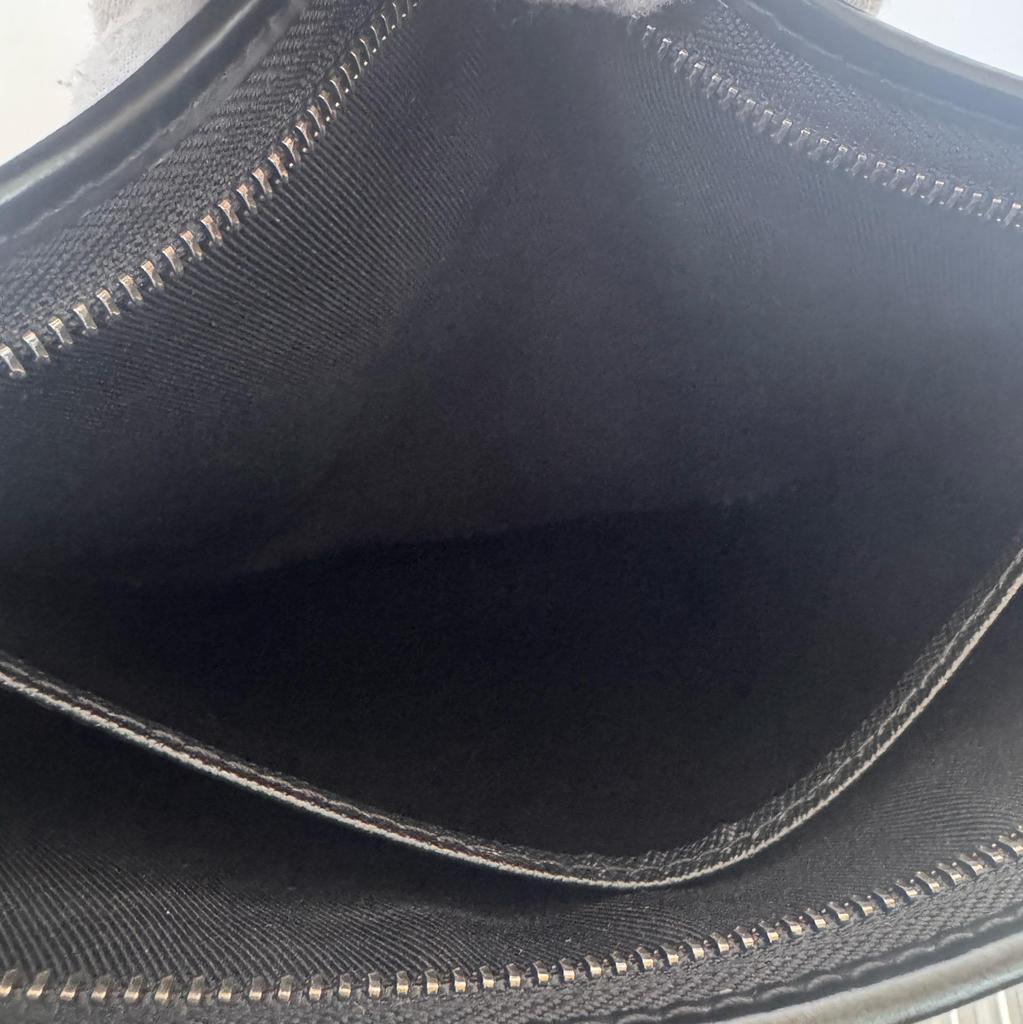 [Б/У] Louis Vuitton Pochette Voyage MM 'Черный холст Monogram Eclipse' - Очень хорошее состояние #1DX6VJ6