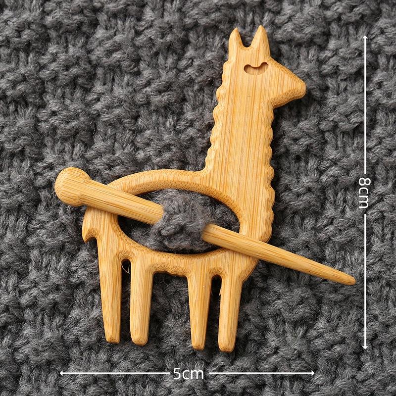 Brooch Pin with Woodenanimal Pattern