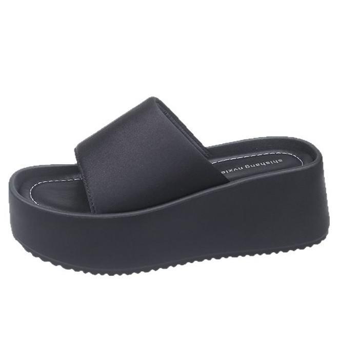 Лето 2025 толстая подошва верхняя одежда повседневная новая однословная увеличивающая рост женская обувь тапочки крутые тапочки женские