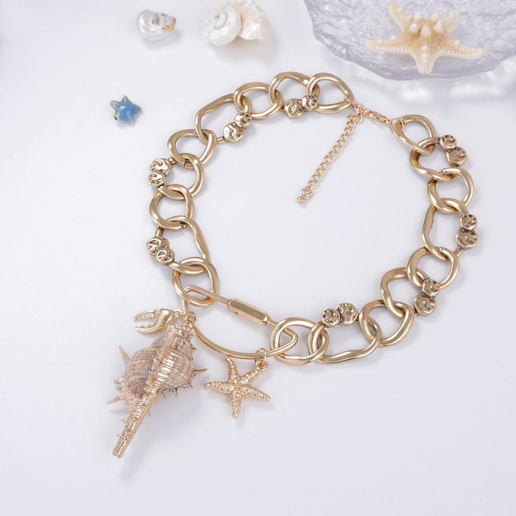 Трендовый стиль морского отдыха и курорта, ожерелье с подвеской-ракушкой на металлической цепочке, легкая роскошь, женский стиль