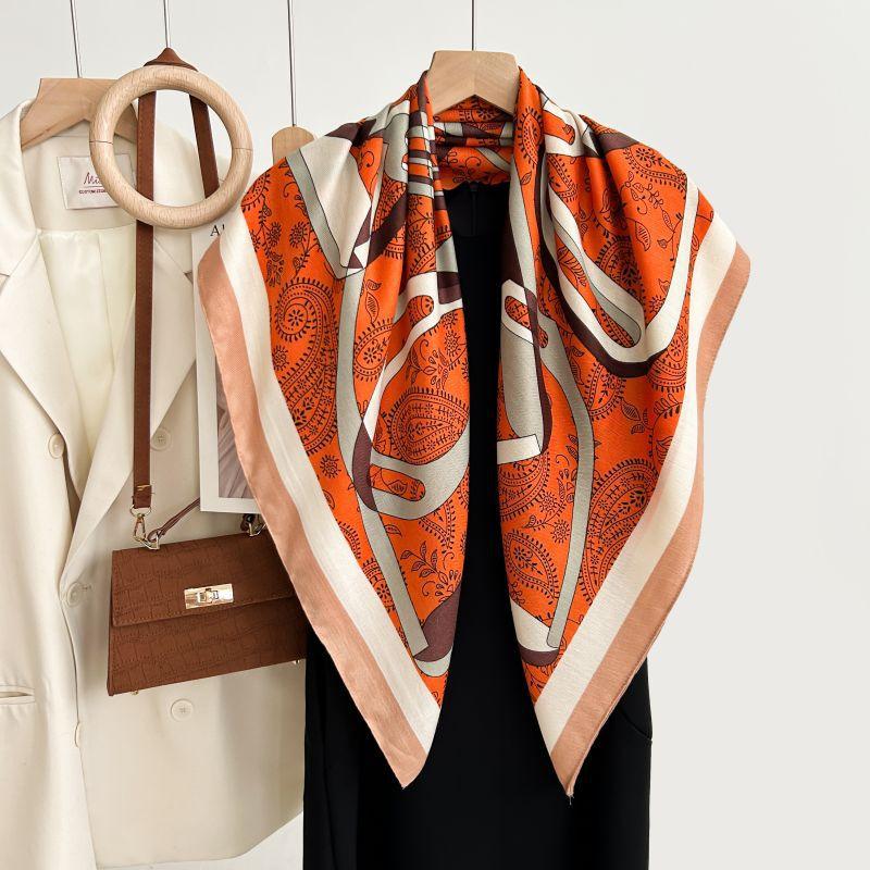 Women S Light Luxury Warm Chain Printed Imitation Cashmere Square Neck Scarf