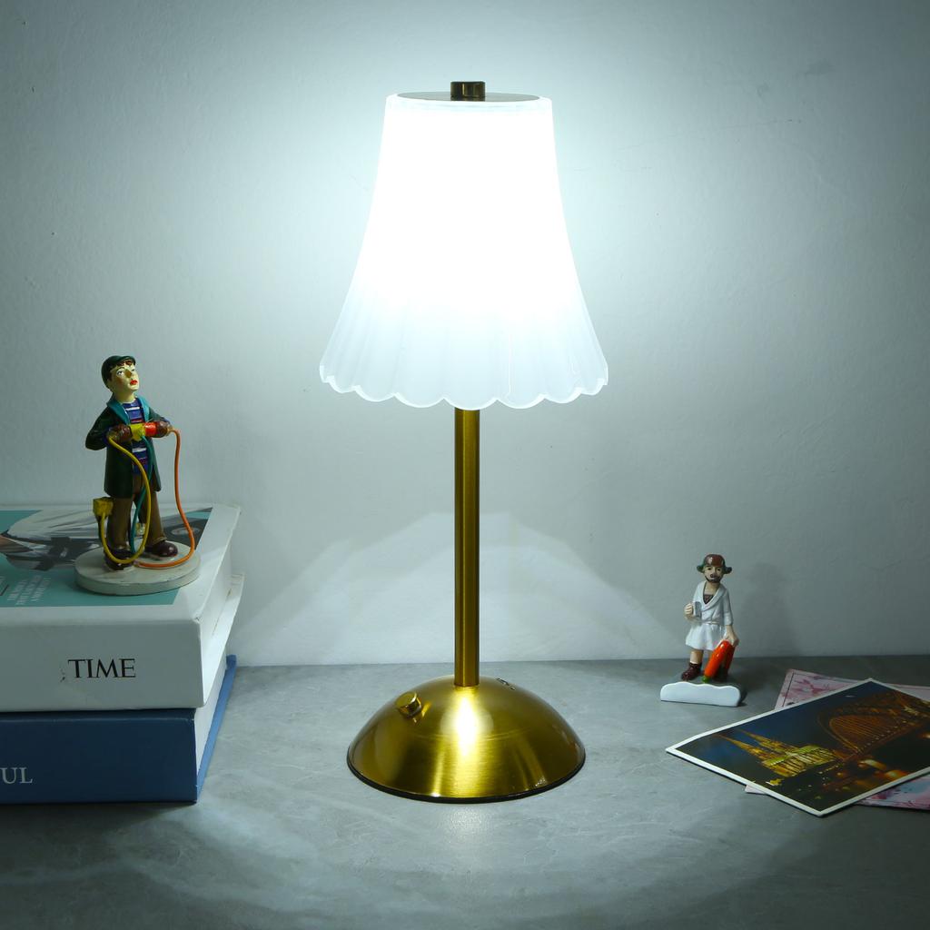 LED Elegant Table Lamp Type-C Rechargeable Dimming Atmosphere Light 3 Color Crystal Touch Desktop Light for Bar Hotel Restaurant