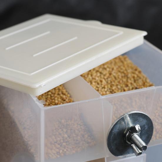 Удобная, просторная автоматическая кормушка с защитой от брызг, простая в использовании, для мелких птиц