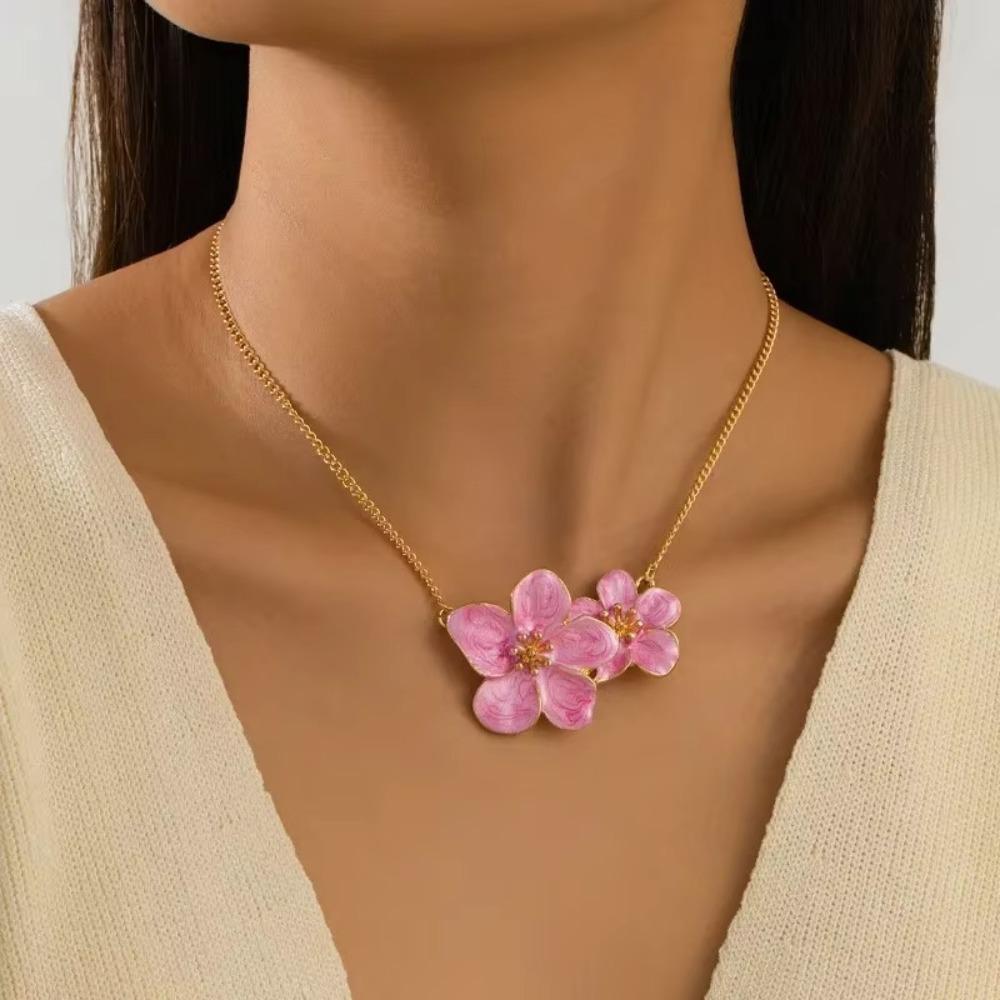 Petal Design Clavicle Chain Exquisite Craftsmanship Cherry Blossom Pendant Necklace Wedding