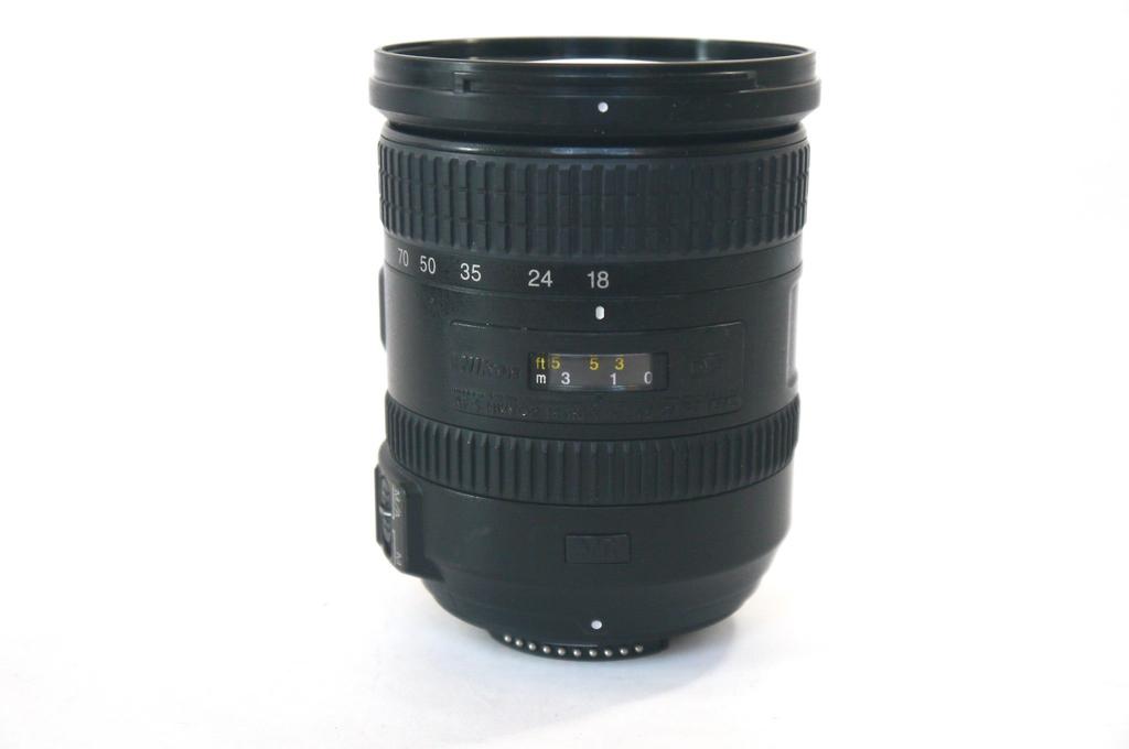 Зум-объектив Nikon DX NIKKOR ED VR II, разработанный эксклюзивно для камер формата Nikon DX, AF-S 18-200mm f/3.5-5.6G, с высоким коэффициентом увеличения.